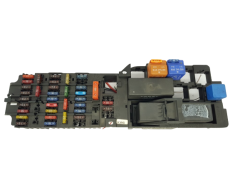 Drošinātāju kārba Mercedes 2025455240 08820210